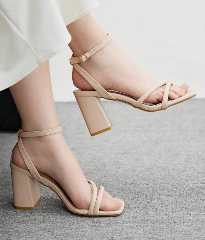 Women Shoes Spring And Summer New Square Toe PU Surface Saddle With Ankle Strap Buckle Heel Sandals